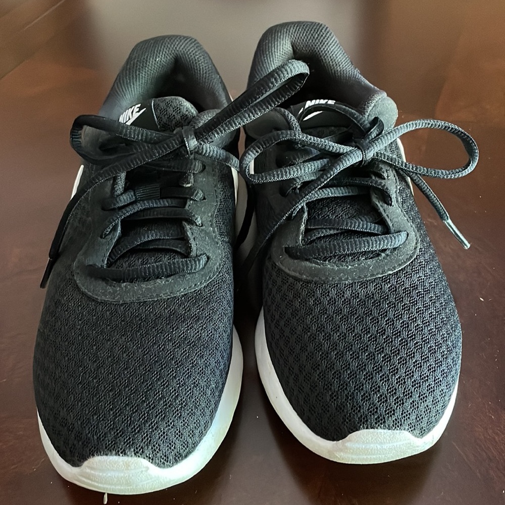 Nike women’s tennis shoe size 6.5 worn a few times - not cleaned up for photo